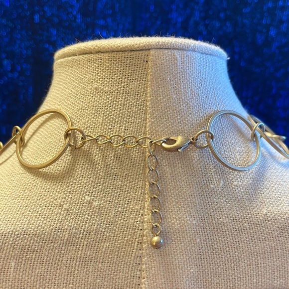 Beautiful circle link necklace in burnished gold color. - Picture 8 of 9